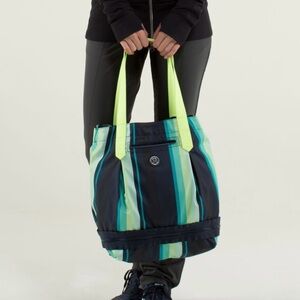 Lululemon Enlighten and Expand Tote